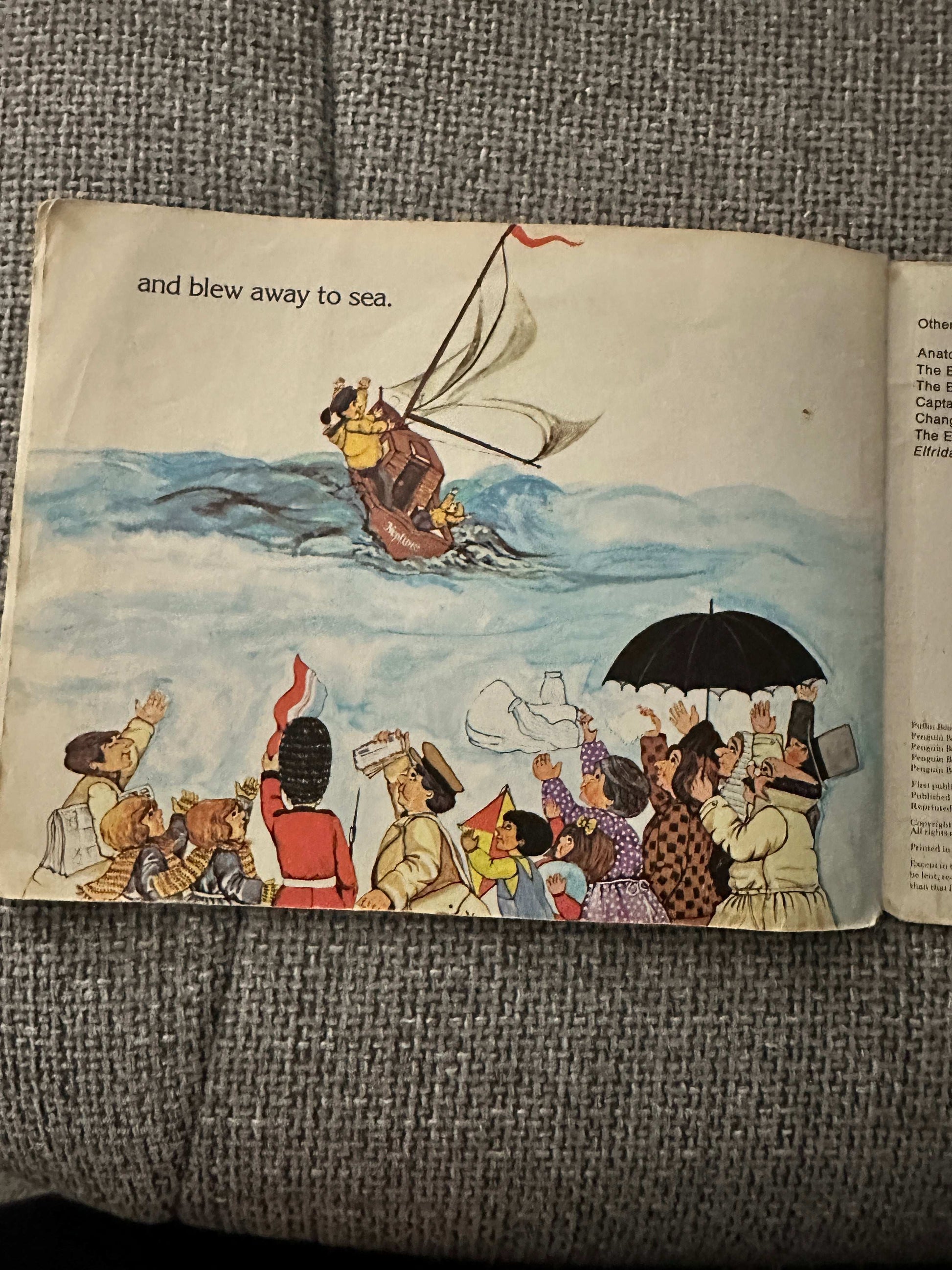 1980 The Wind Blew - Pat Hutchins (Picture Puffin)