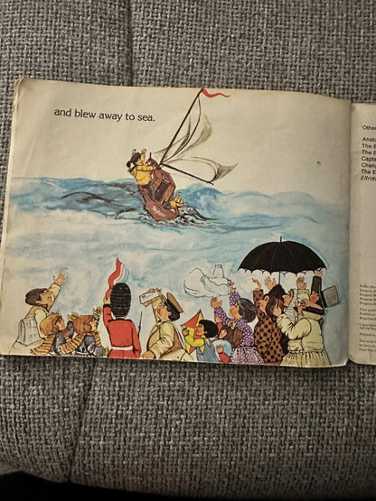 1980 The Wind Blew - Pat Hutchins (Picture Puffin)