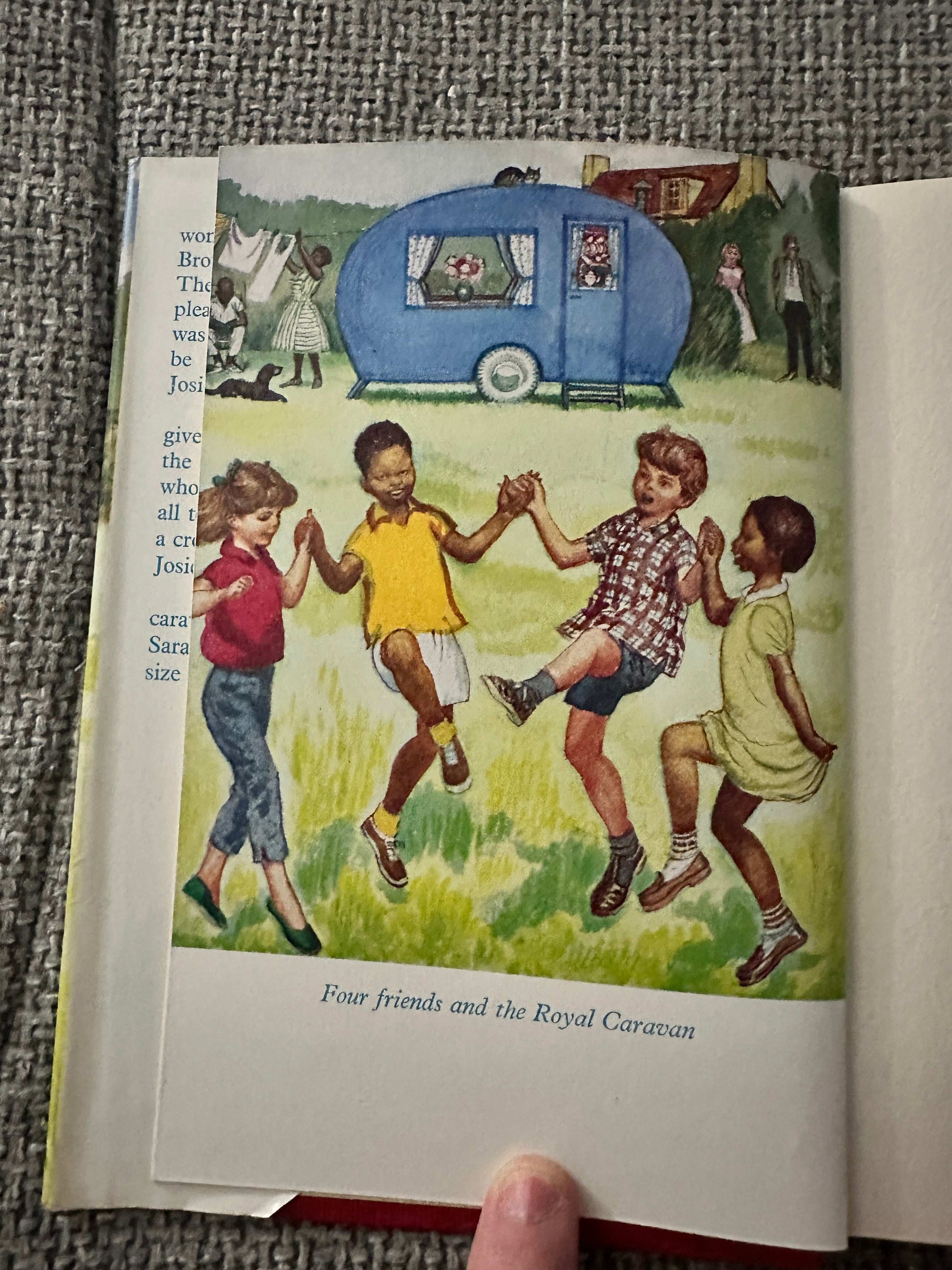 1963*1st* The Royal Caravan - Constance Savery ( T. R. Freeman Illust) Lutterworth Press