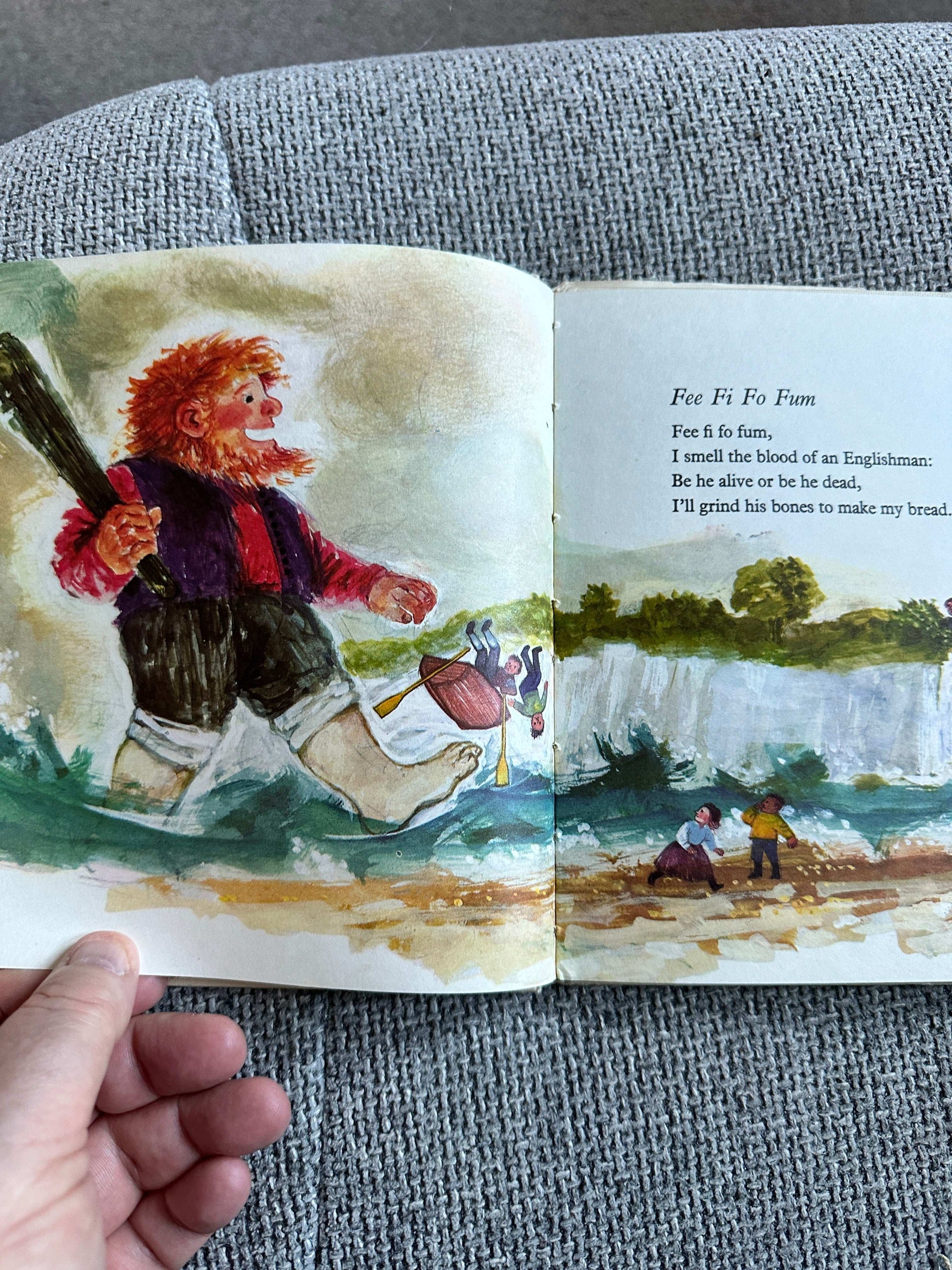 1967 Fee Fi Fo Fum - Raymond Briggs (Hamish Hamilton)