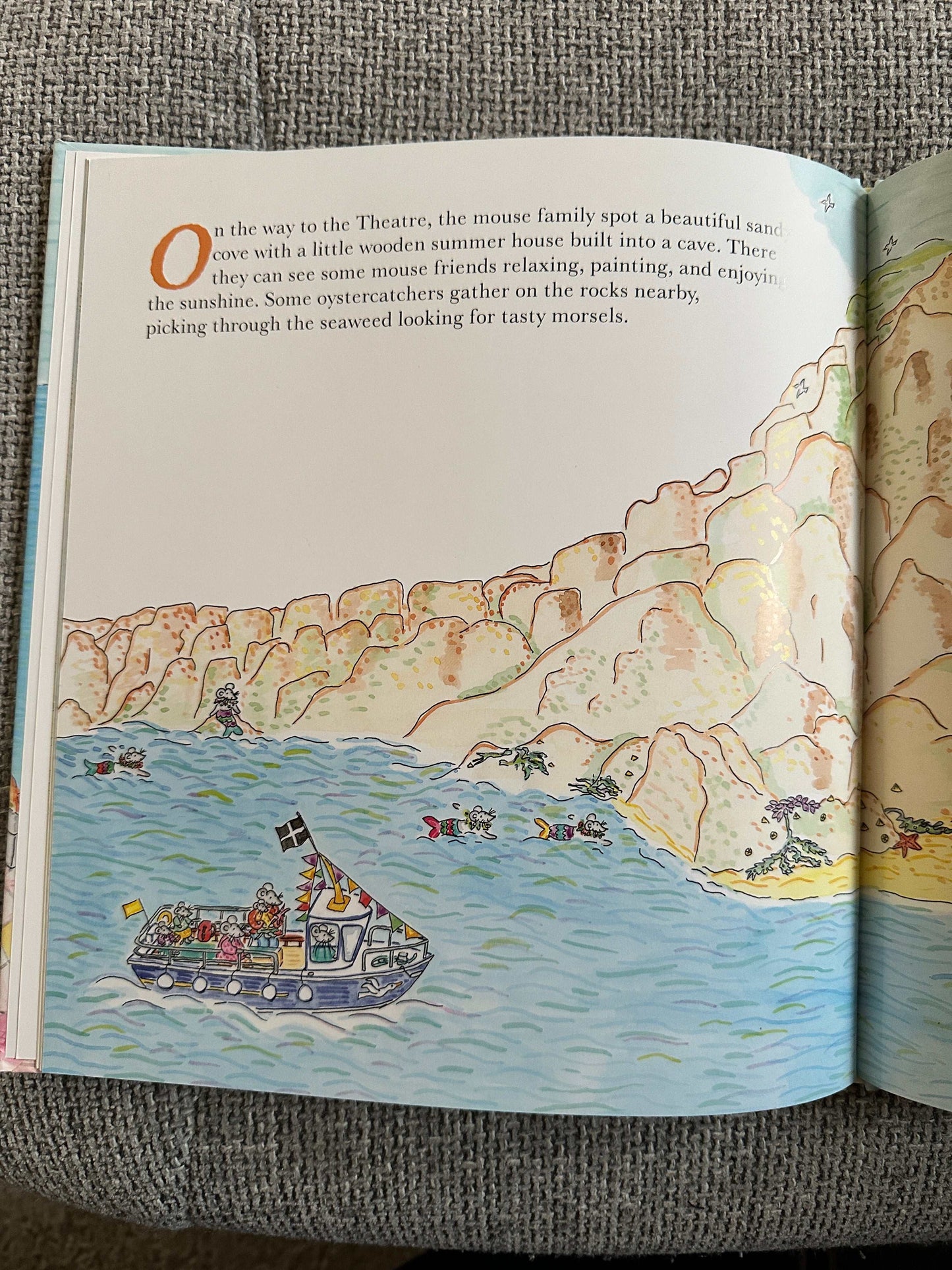 2017*Signed 1st* The Mousehole Mice & The Theatre By The Sea - Michelle Cartlidge (Mabecron Books)