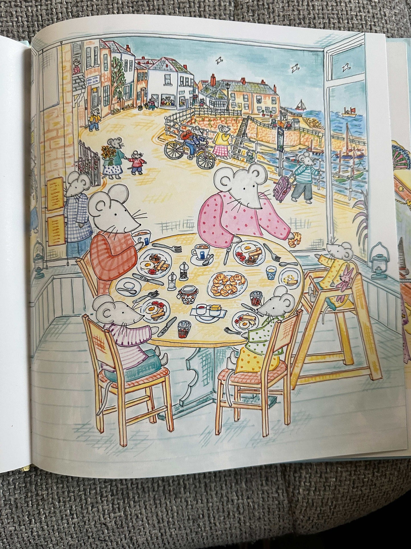 2017*Signed 1st* The Mousehole Mice & The Theatre By The Sea - Michelle Cartlidge (Mabecron Books)