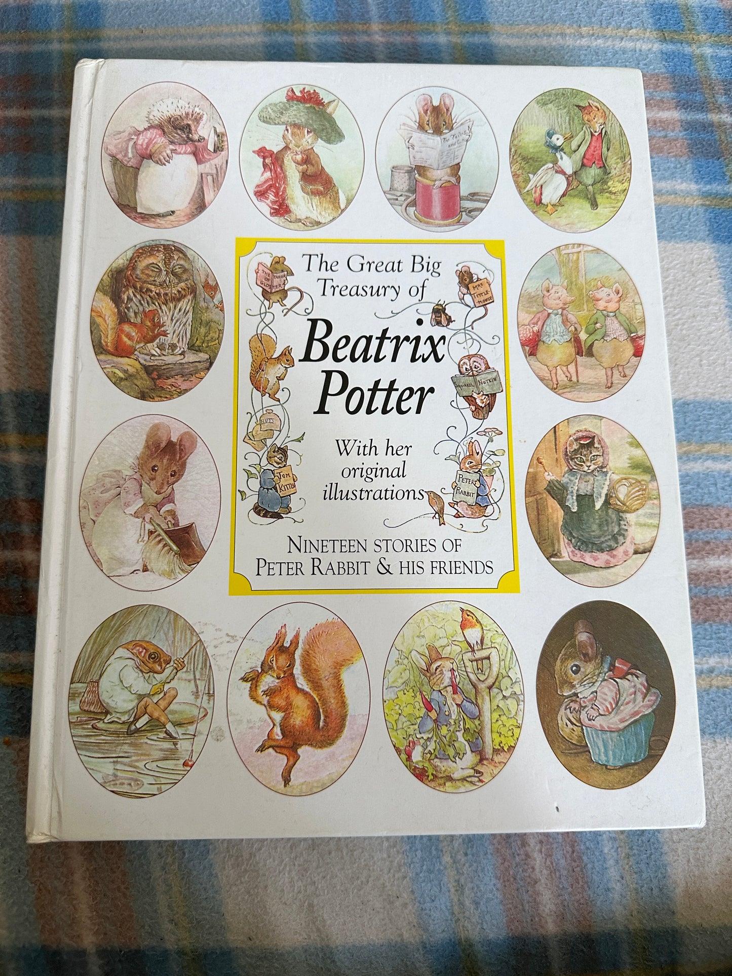 1996 The Great Big Treasury Of Beatrix Potter with original illustrations(Leopard Books)