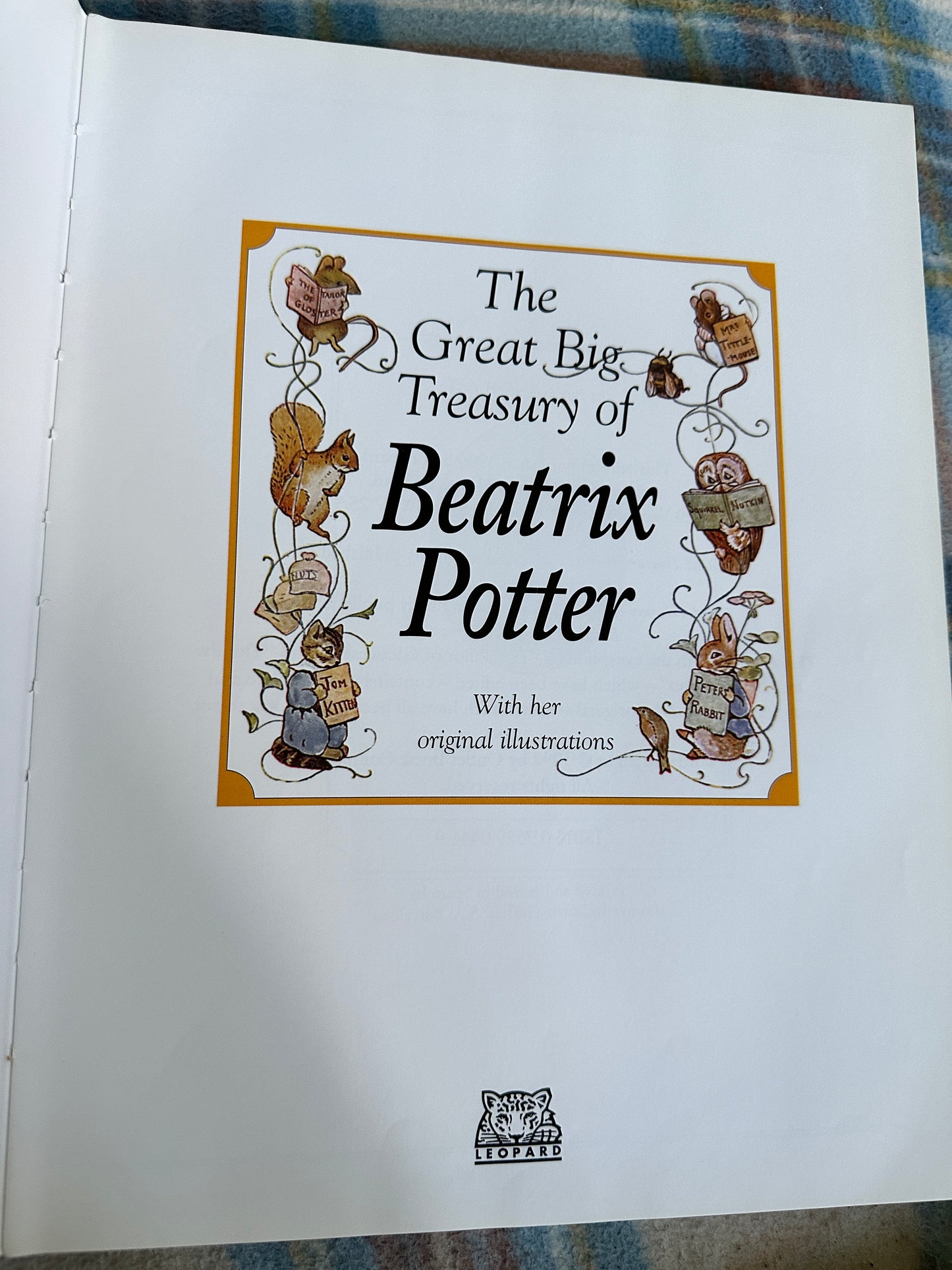 1996 The Great Big Treasury Of Beatrix Potter with original illustrations(Leopard Books)