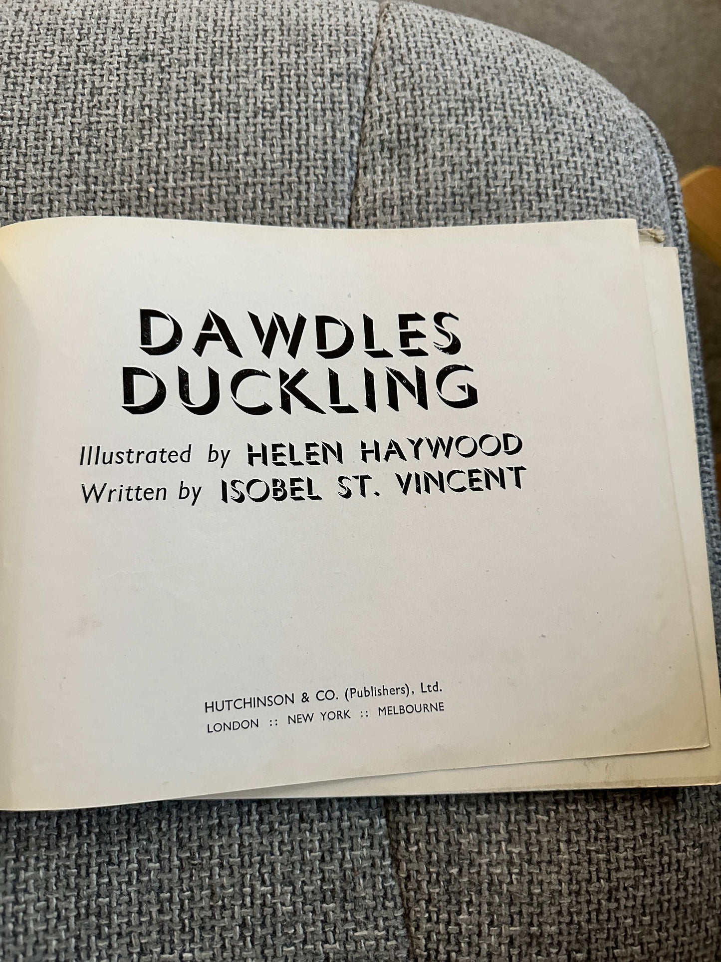 1943 Dawdles Duckling - Helen Haywood / Isobel St. Vincent (Hutchinson & Co Ltd)
