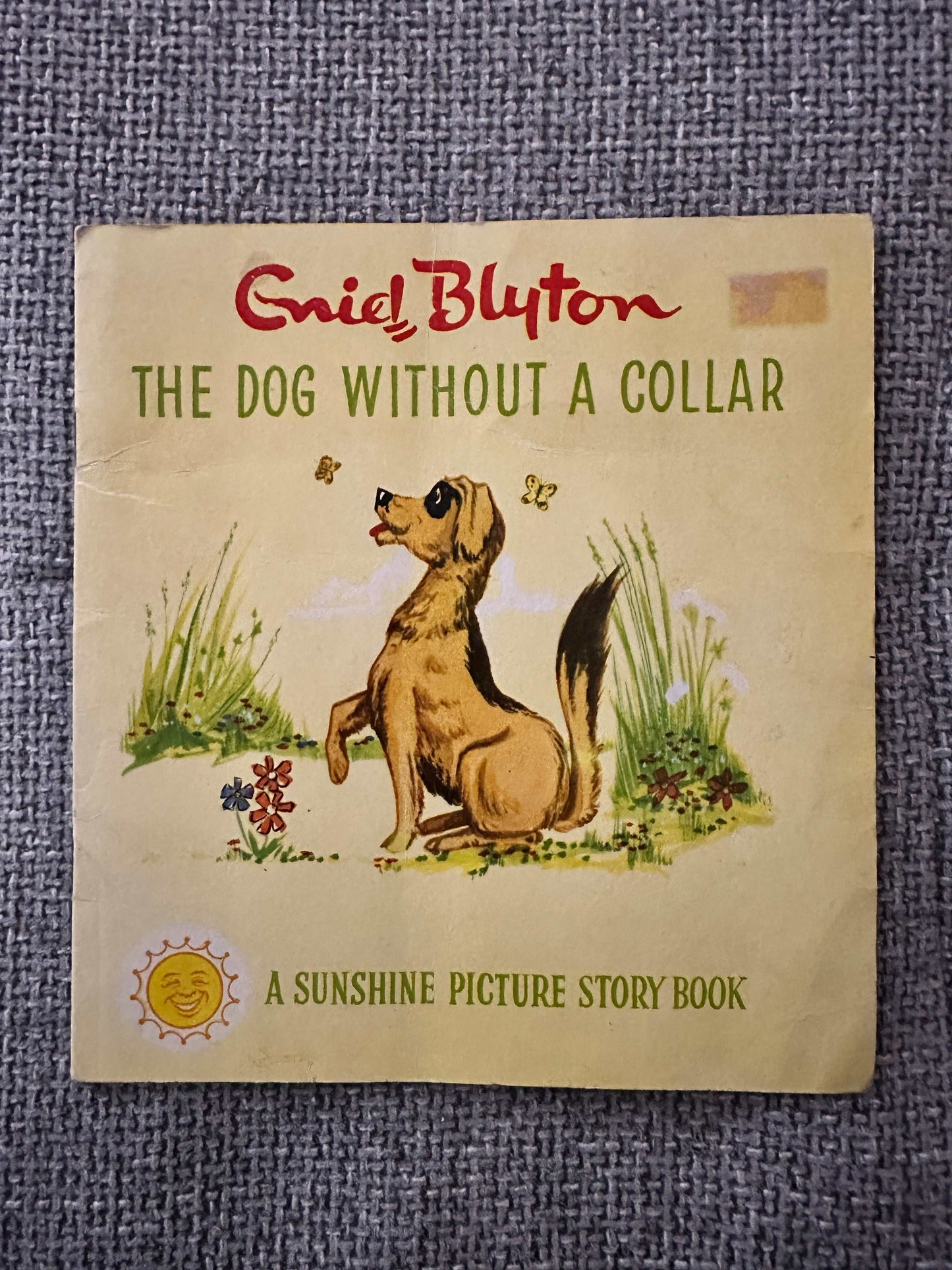 1965 The Dog Without A Collar - Enid Blyton (Sunshine Picture Story Book) World Distributors
