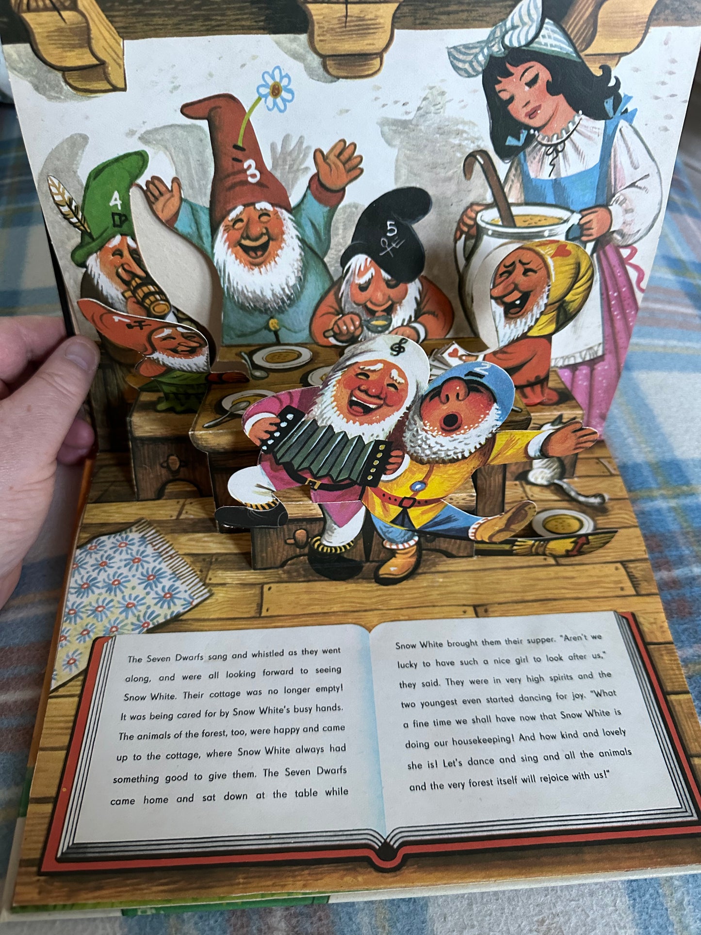 1977 Snow White Pop-Up - Vojtěch Kubašta (Murray Children’s Books)