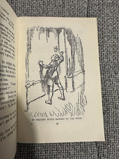1947 The Secret Of Cliff Castle (Tower House Series) Mary Pollock (Enid Blyton) Lindsay Cable Illust (George Newnes Ltd)