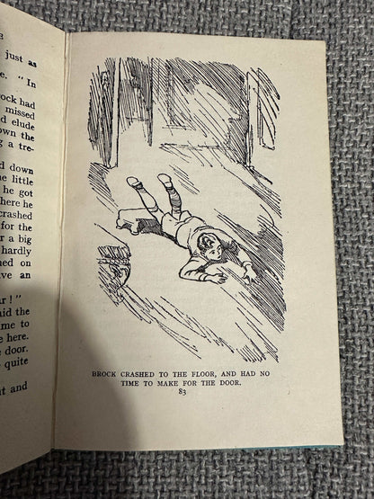 1947 The Secret Of Cliff Castle (Tower House Series) Mary Pollock (Enid Blyton) Lindsay Cable Illust (George Newnes Ltd)