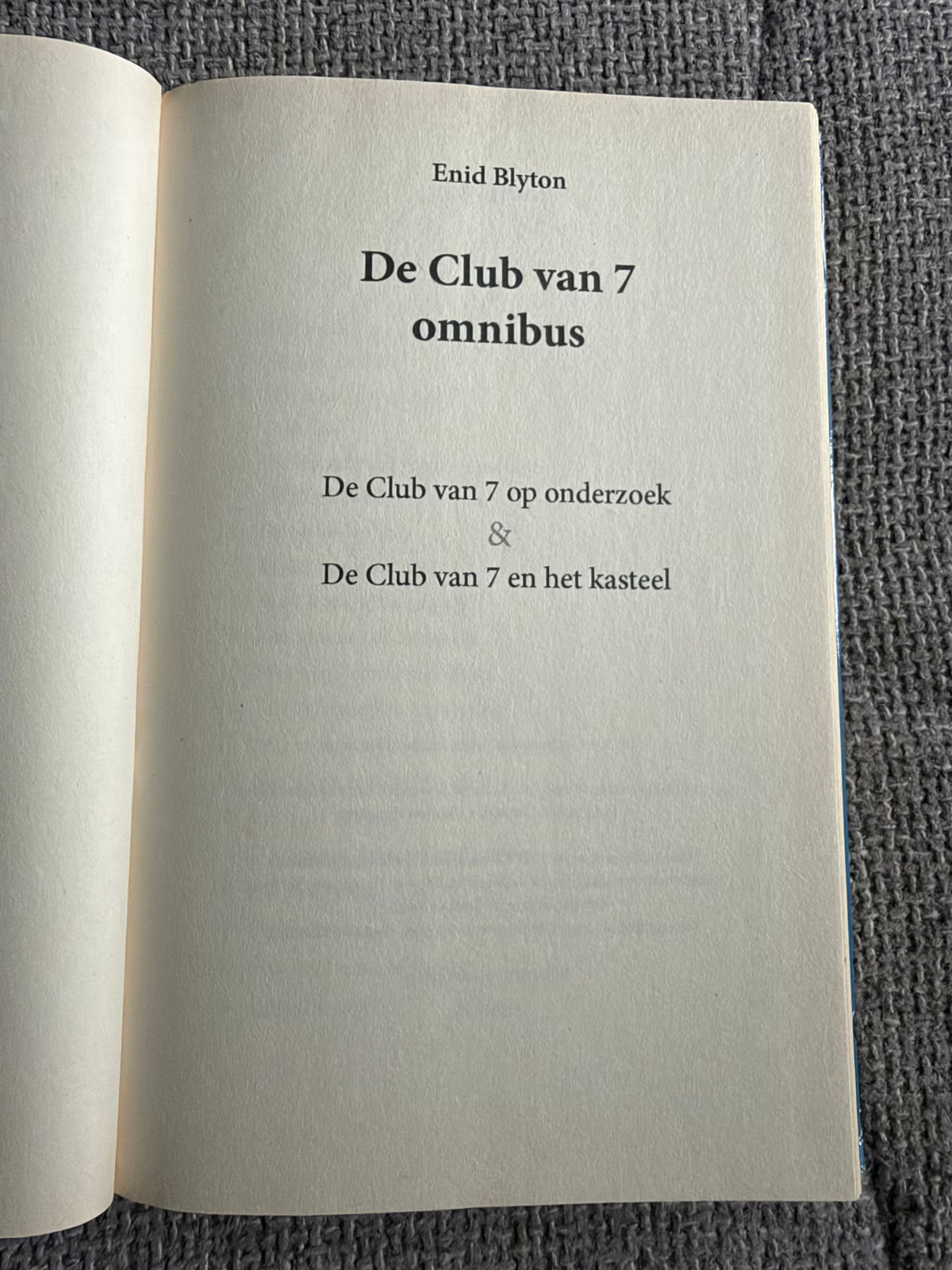 2011 Omnibus De Club Van 7 op Onderzoek / De Club Van 7 en het kasteel (Dutch) Enid Blyton (Dutch Media Trade)