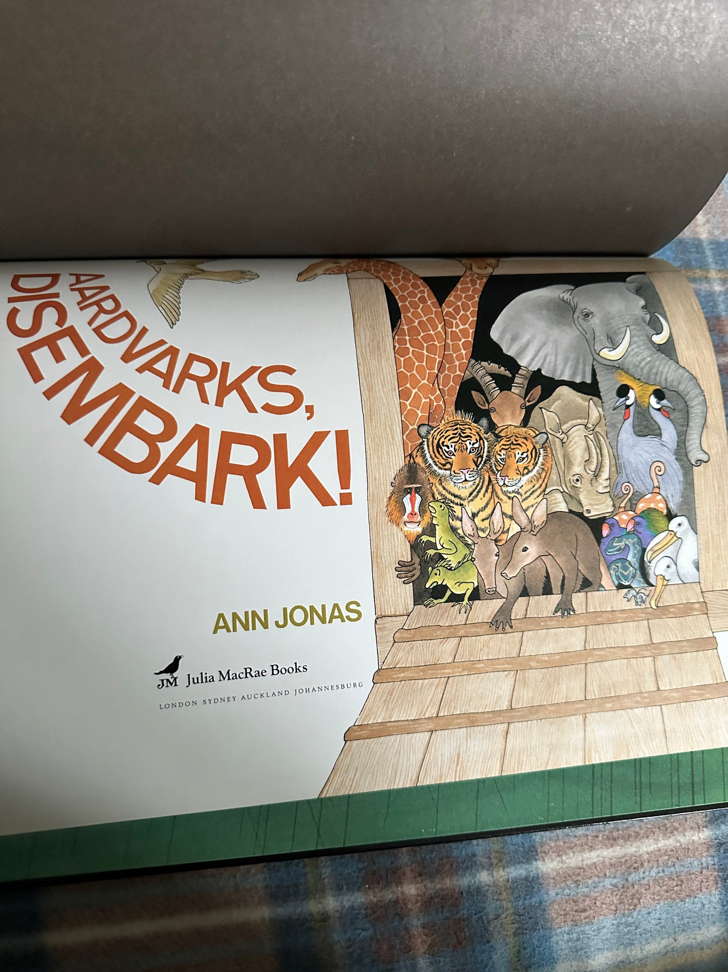 1991*1st* Aardvark Disembark - Ann Jonas(Julia MacRae Books)