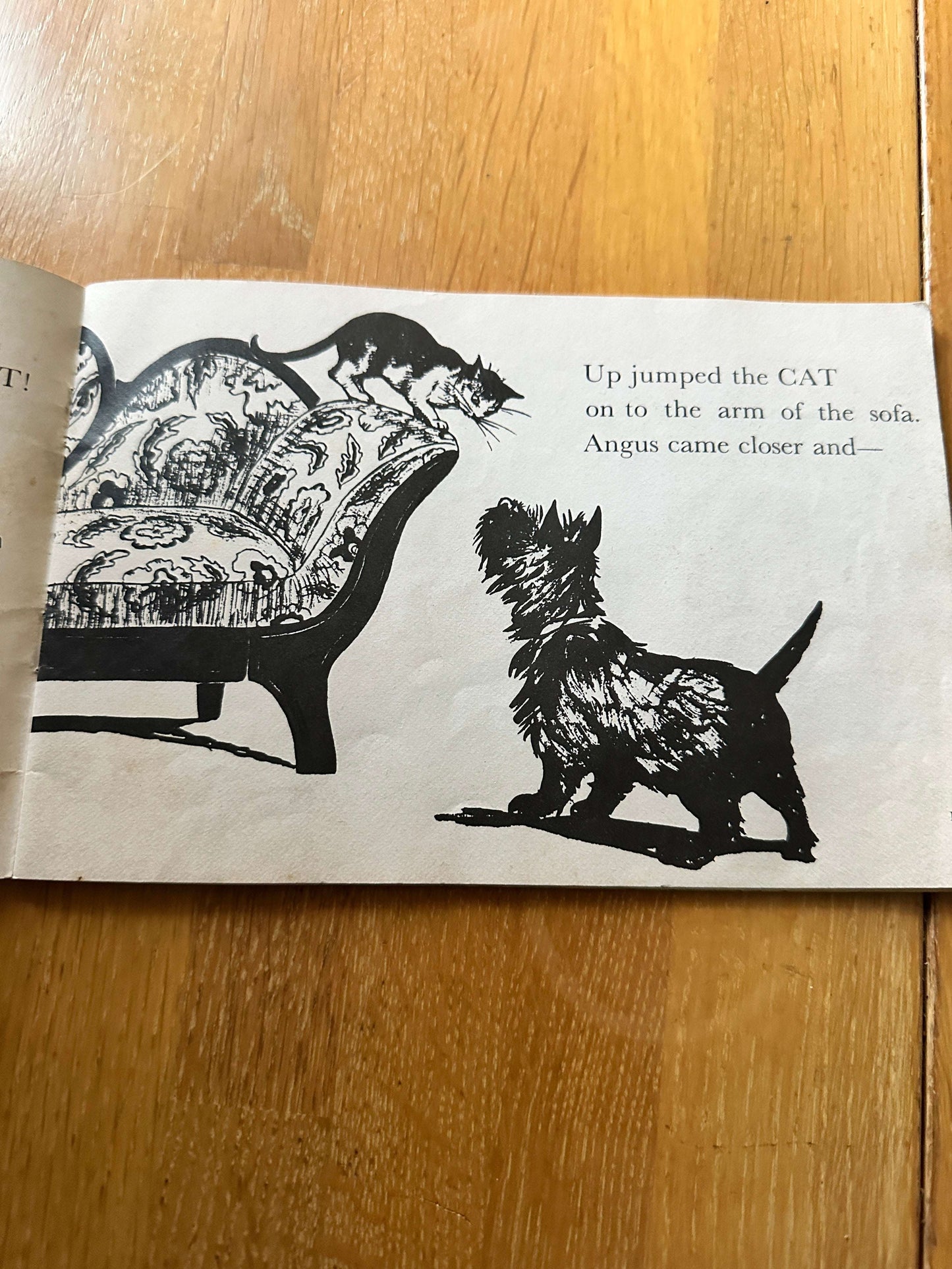1972 Angus & The Cat - Marjorie Flack (Penguin Books)