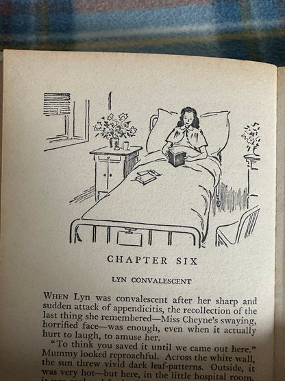 1950’s Rhodesian Adventure- Mollie Chappell(Illust Gilbert Dunlop) The Children’s Press)