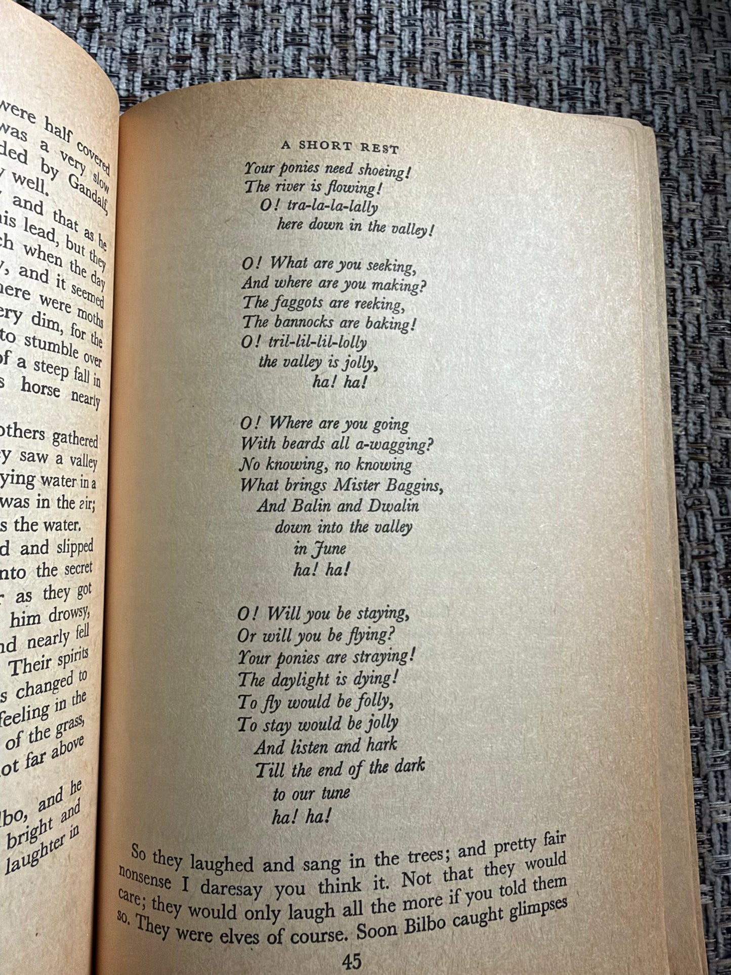 1974 The Hobbit - J. R. R. Tolkien (Unwin Books)