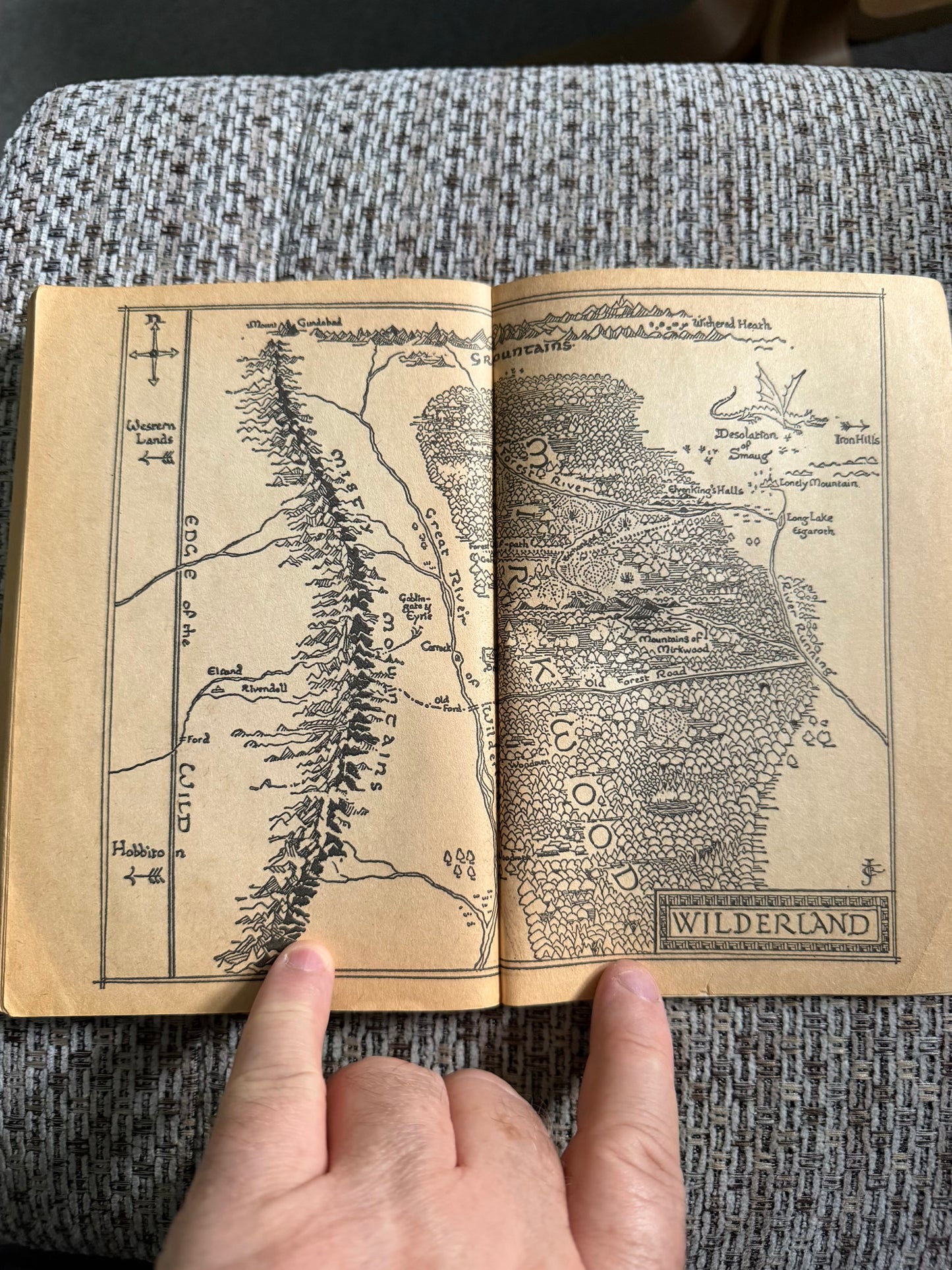 1974 The Hobbit - J. R. R. Tolkien (Unwin Books)