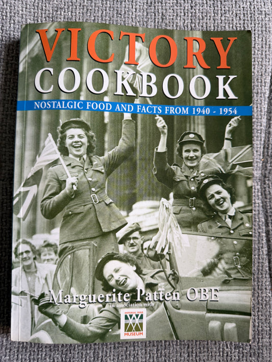 2009 Victory Cookbook (Nostalgic Food & Facts 1940-1954) Marguerite Patten (Chancellor Press)