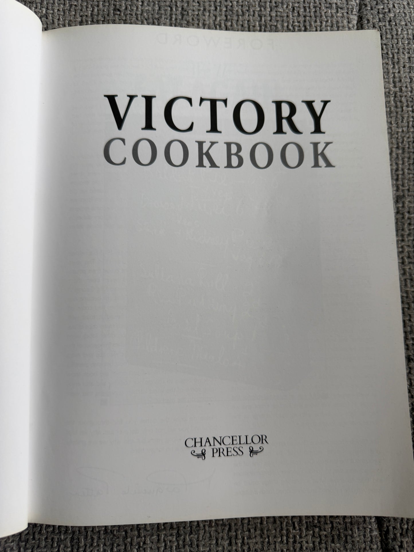 2009 Victory Cookbook (Nostalgic Food & Facts 1940-1954) Marguerite Patten (Chancellor Press)