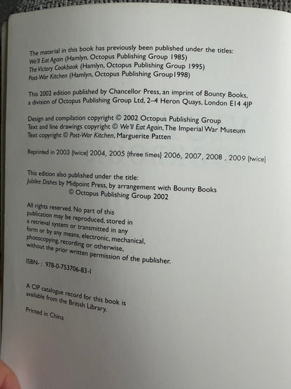 2009 Victory Cookbook (Nostalgic Food & Facts 1940-1954) Marguerite Patten (Chancellor Press)