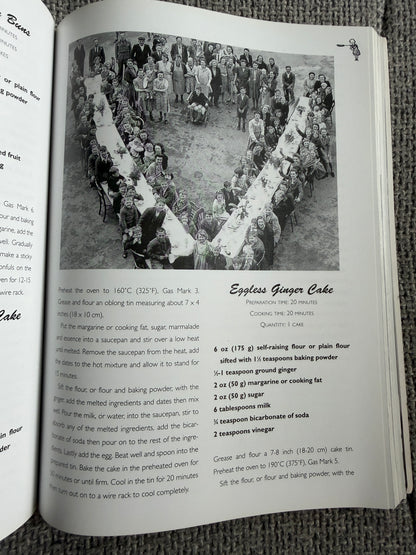 2009 Victory Cookbook (Nostalgic Food & Facts 1940-1954) Marguerite Patten (Chancellor Press)