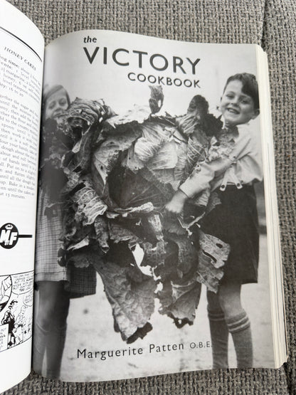 2009 Victory Cookbook (Nostalgic Food & Facts 1940-1954) Marguerite Patten (Chancellor Press)