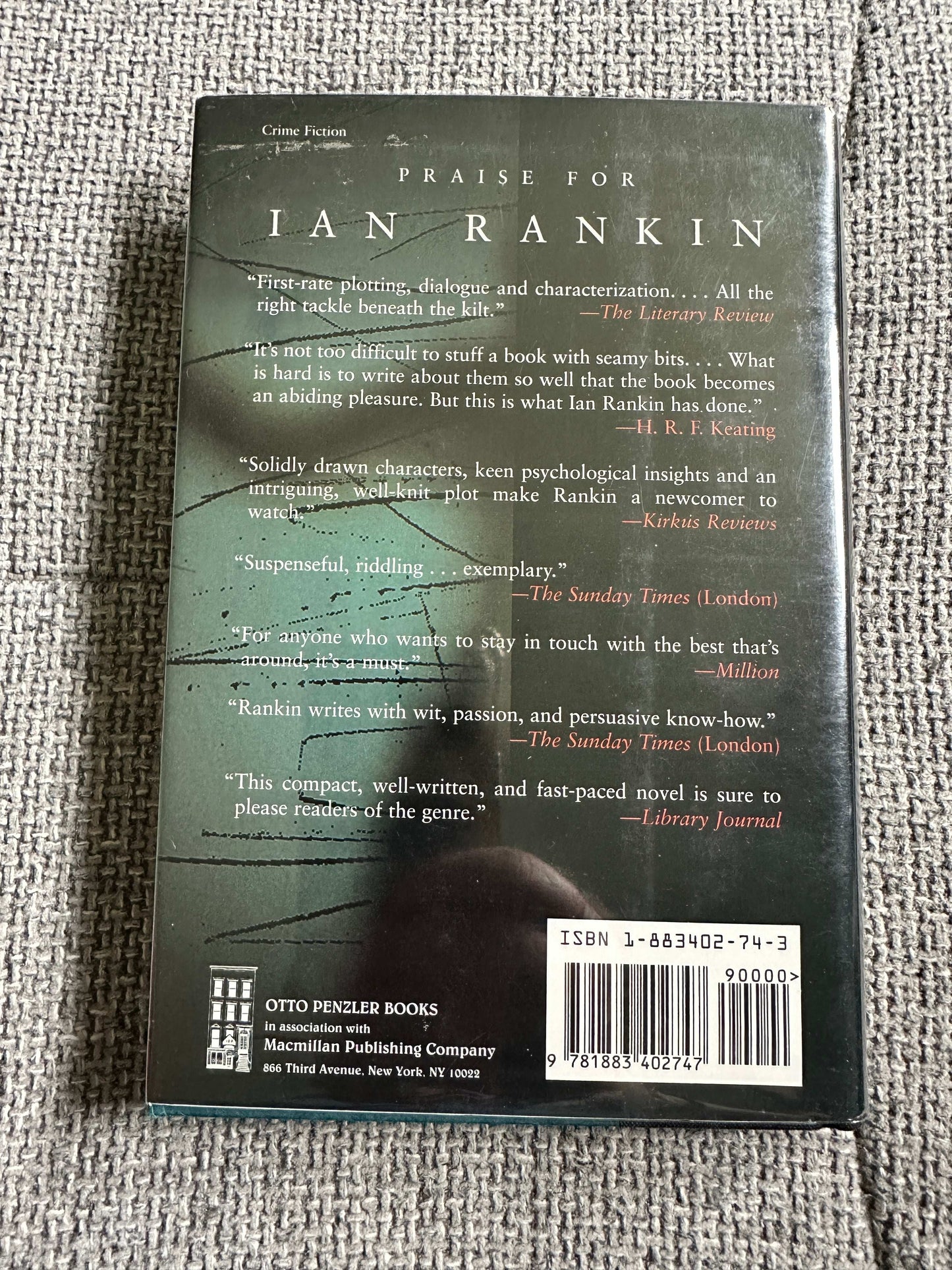 Signed Ian Rankin first edition of Crime Detective novel with detailed reviews on the back cover