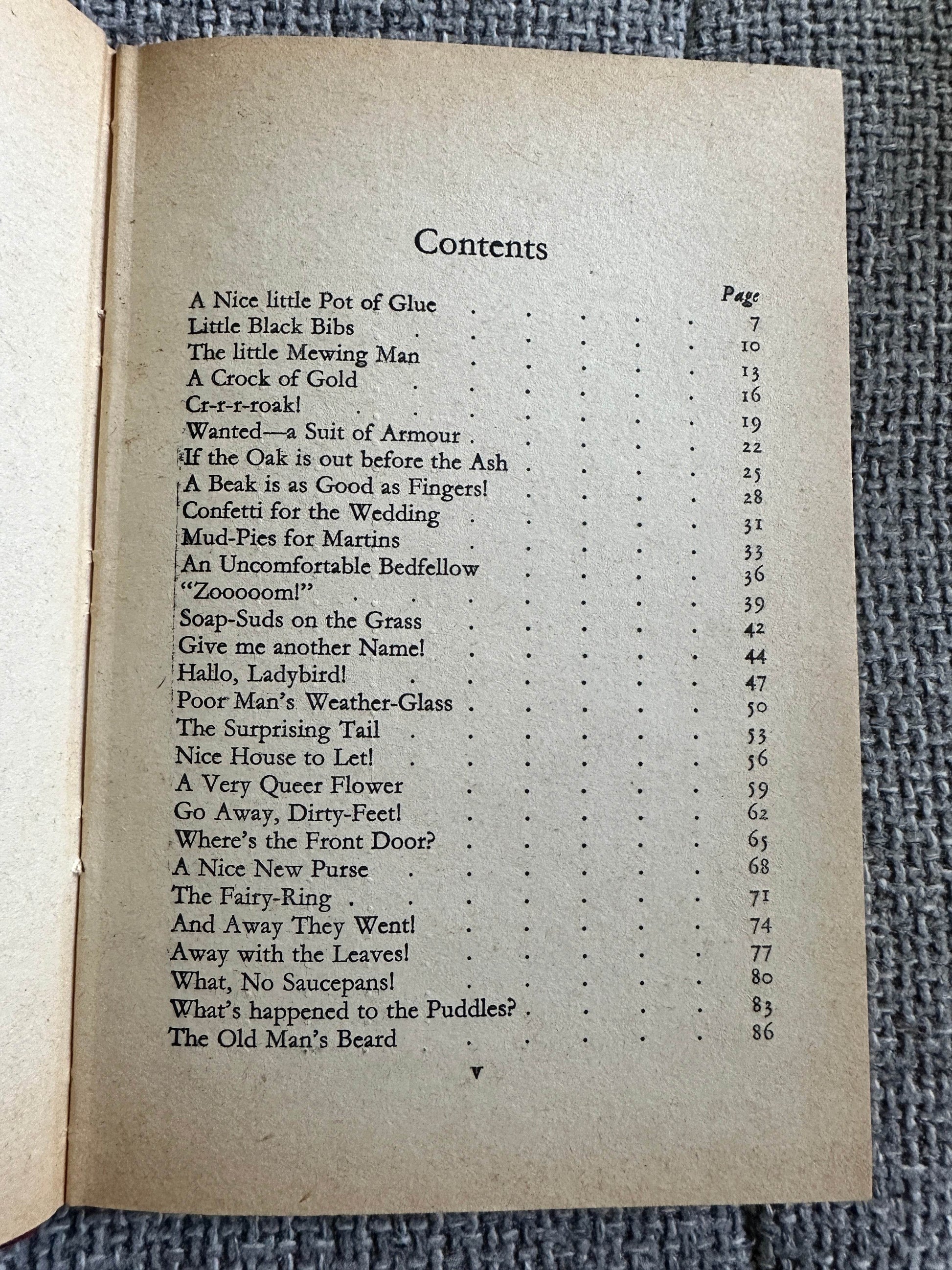 Contents page of The Adventures of Pip Enid Blyton vintage book featuring various chapter titles.