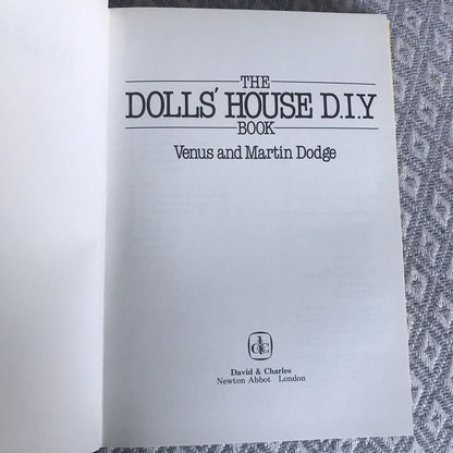 1985 Das Puppenhaus-DIY-Buch – Venus &amp; Martin Dodge (David &amp; Charles Pub)
