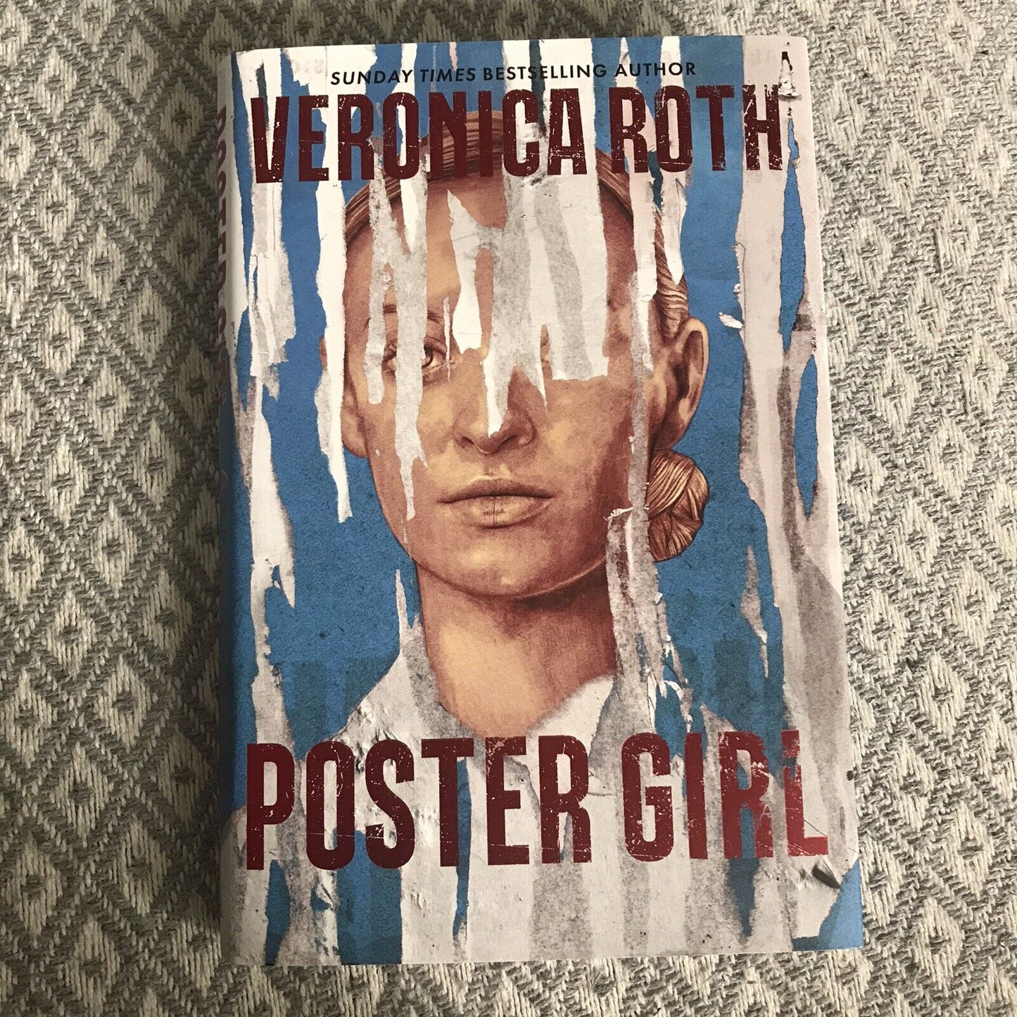 Poster Girl book by Veronica Roth - SIGNED with sprayed edges Fairyloot + bag